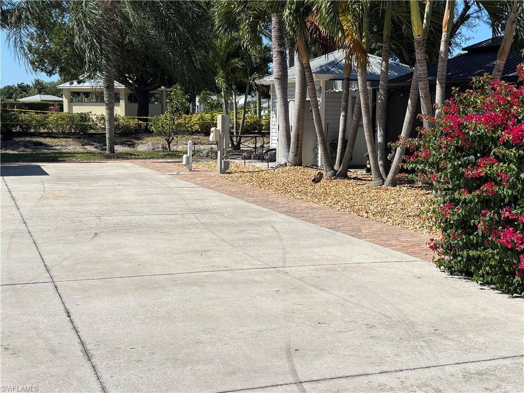 Fort Myers, FL 33905,10130 Shadowood CT