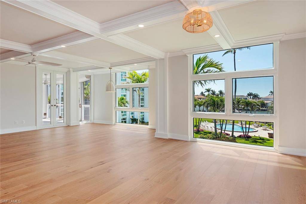 Naples, FL 34103,400 Park Shore DR #304