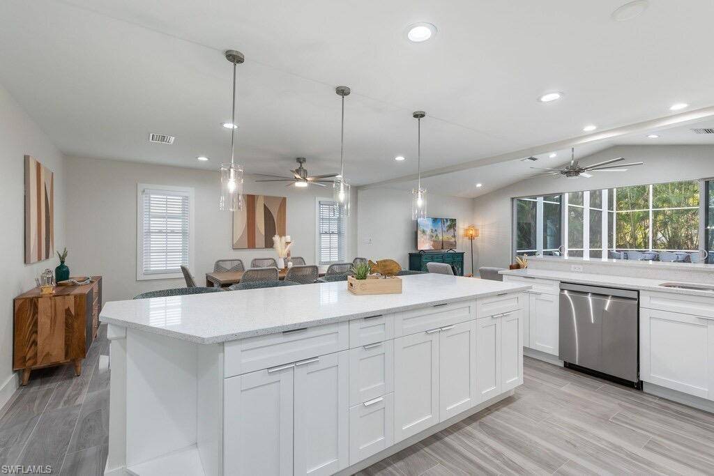 Naples, FL 34103,1100 Royal Palm DR