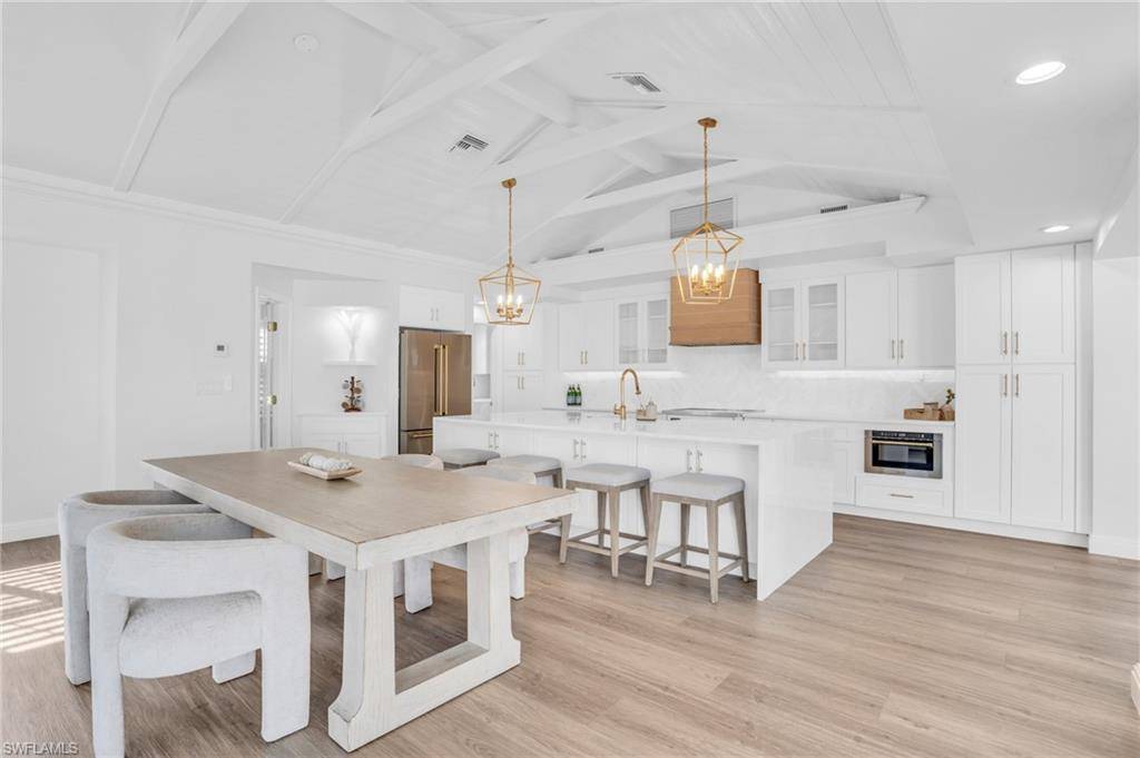 Naples, FL 34103,645 Park Shore DR