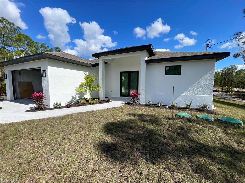 Lehigh Acres, FL 33974,829 Gillian AVE