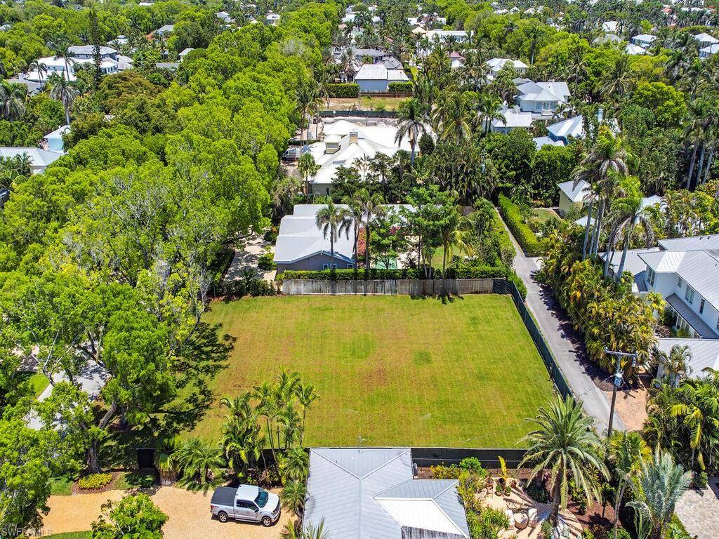 Naples, FL 34102,140 2nd AVE N