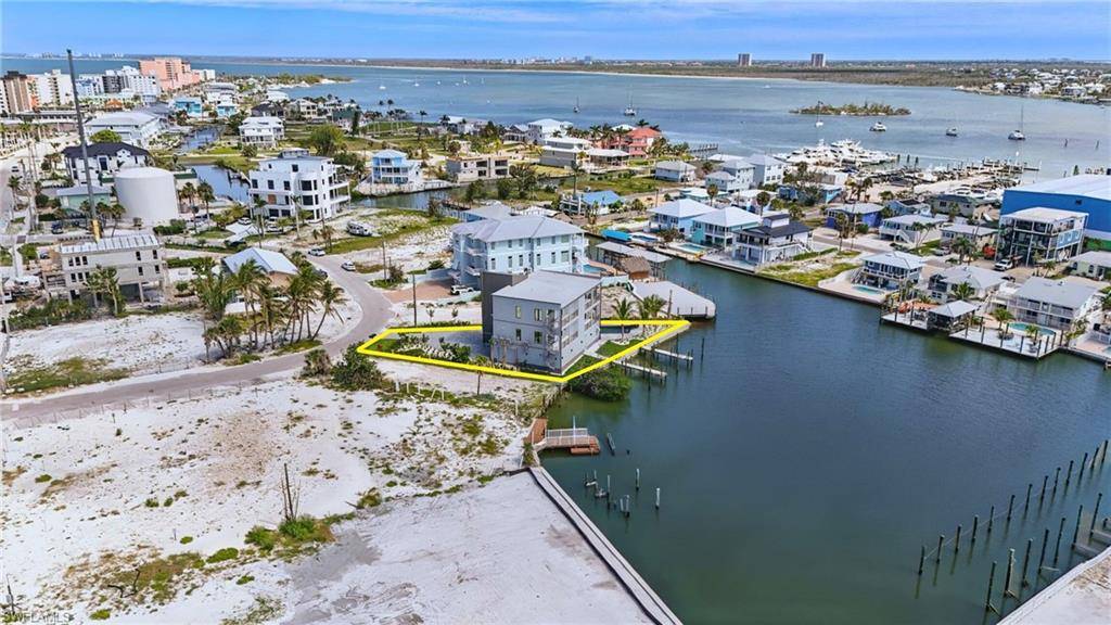Fort Myers Beach, FL 33931,855 Lagoon ST #4