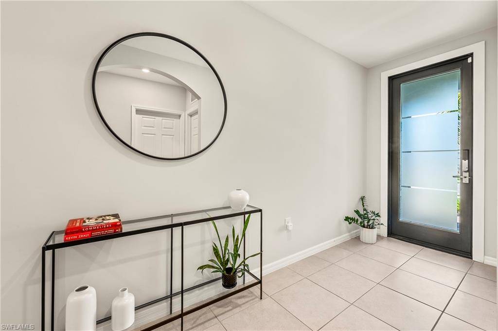 Naples, FL 34104,689 Hadley ST E