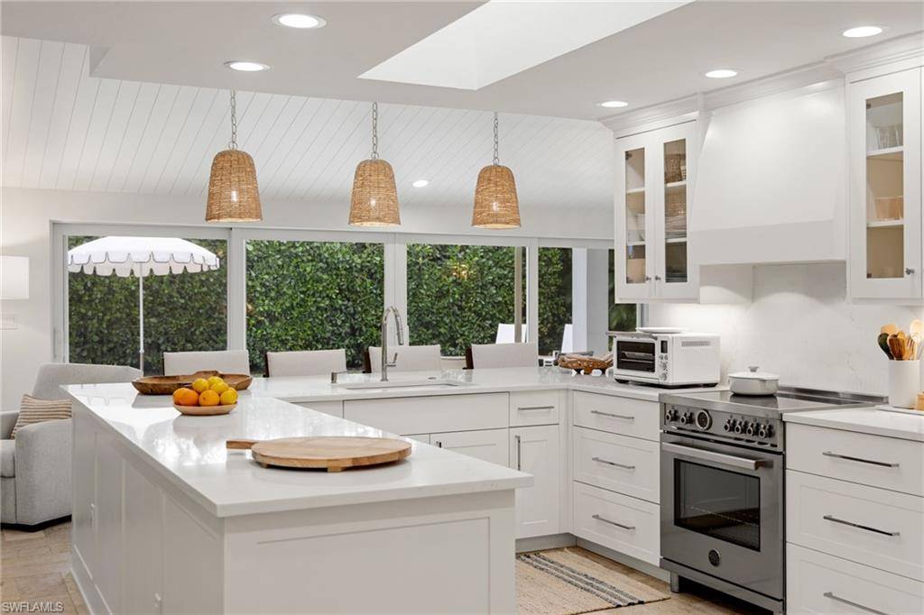 Naples, FL 34103,320 Putter Point DR