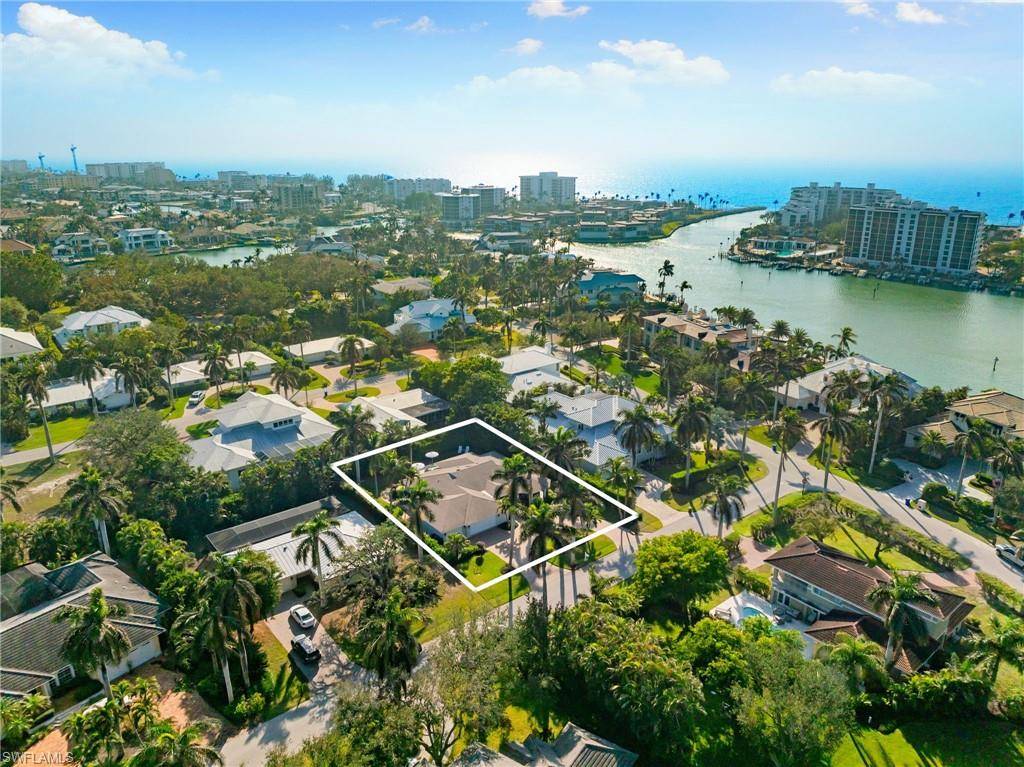 Naples, FL 34103,320 Putter Point DR