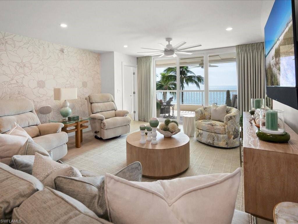 Marco Island, FL 34145,990 Cape Marco DR #307