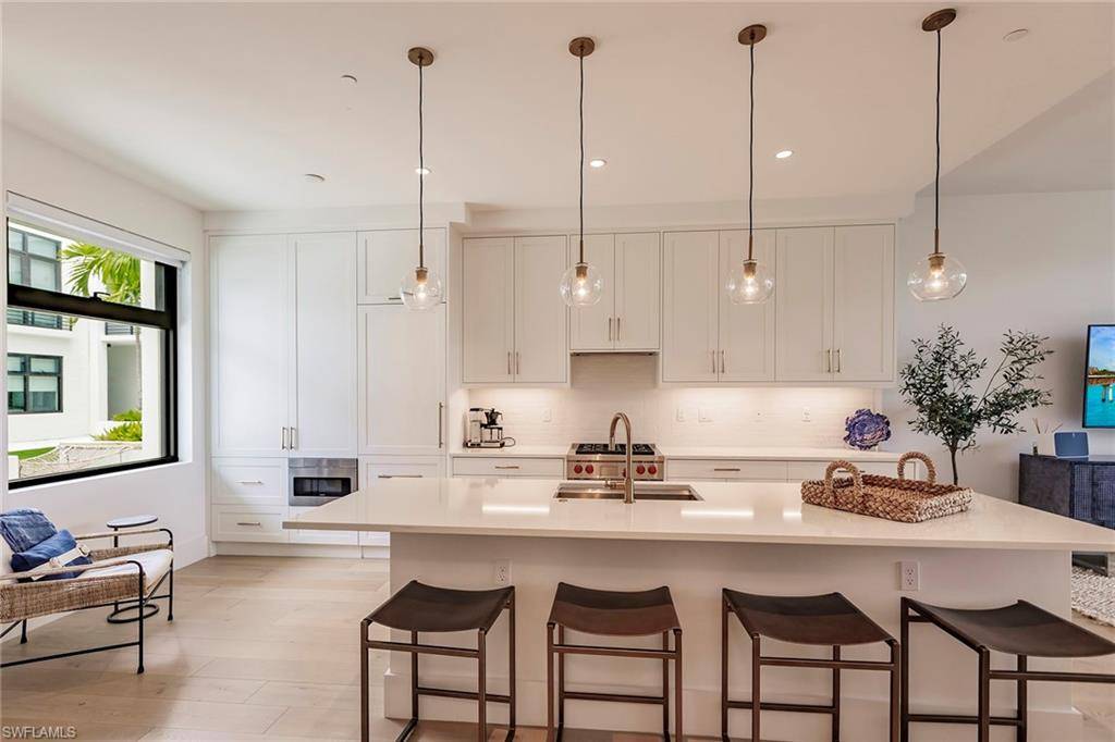 Naples, FL 34135,850 Central AVE #203
