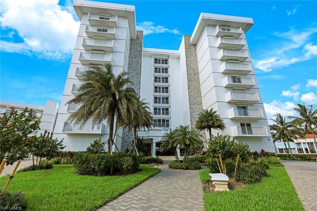 Naples, FL 34103,250 Park Shore DR #403