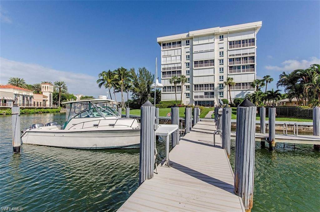 Naples, FL 34103,250 Park Shore DR #403