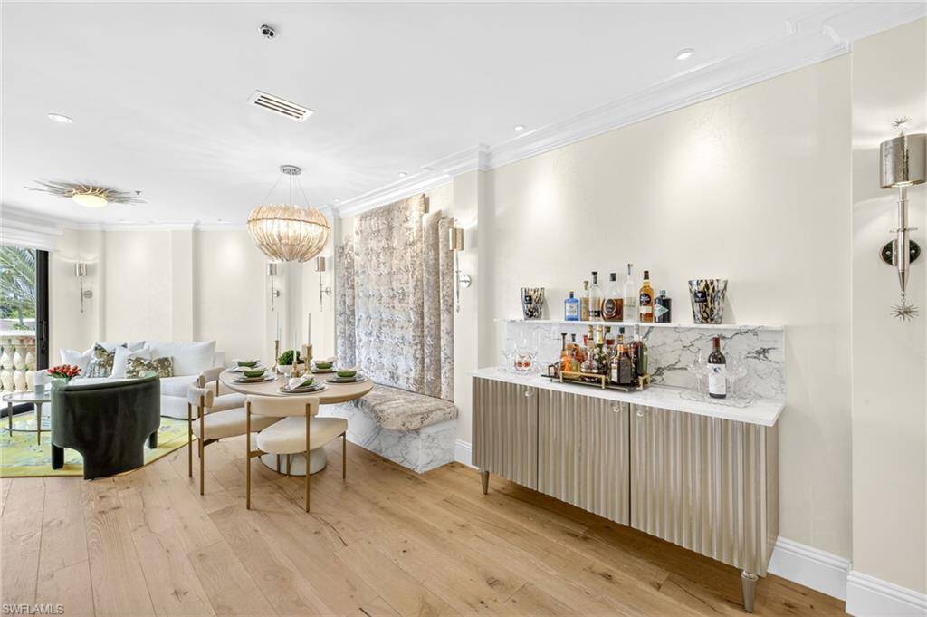 Naples, FL 34102,365 5th AVE S #304