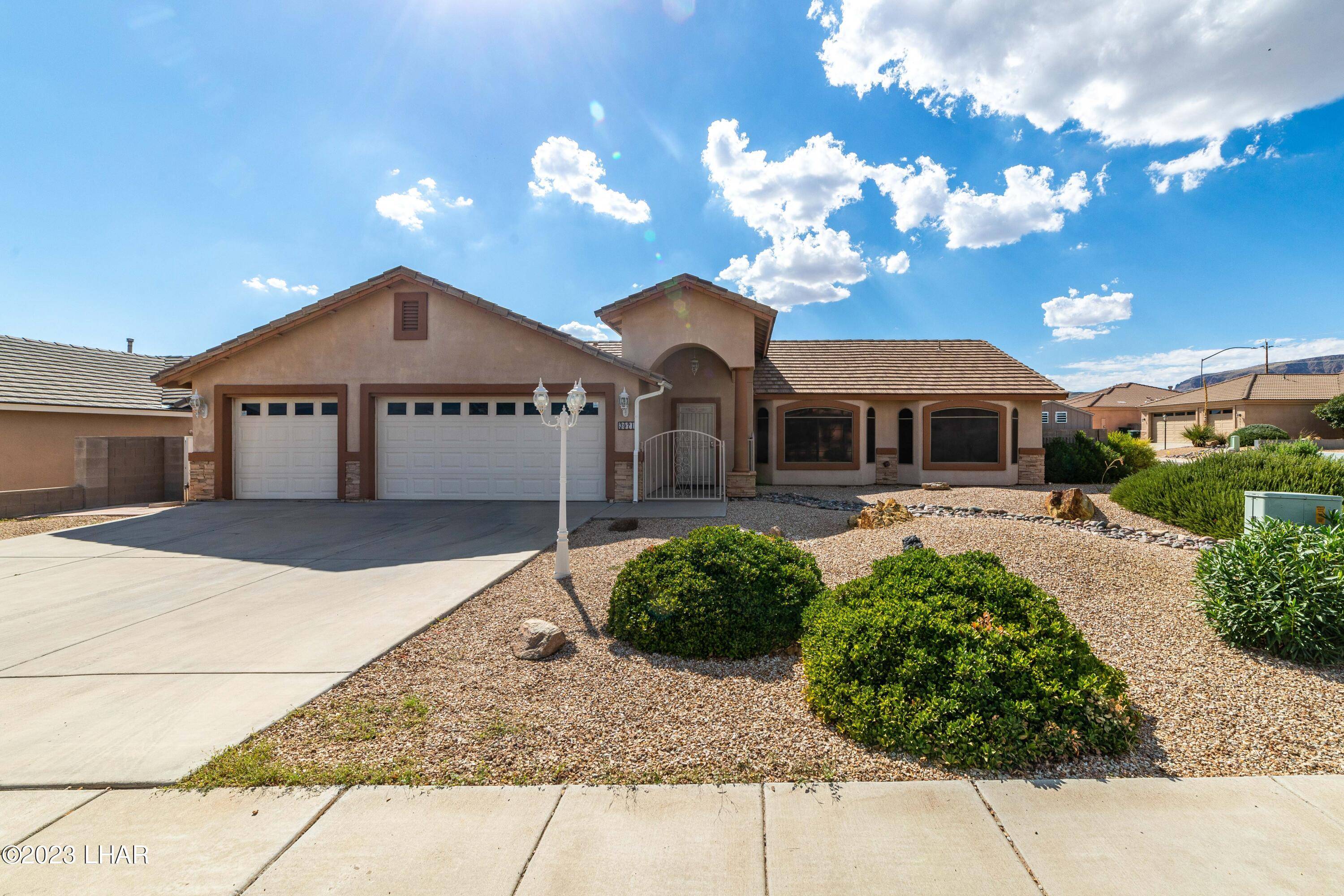 Kingman, AZ 86409,3971 Walleck Ranch Dr