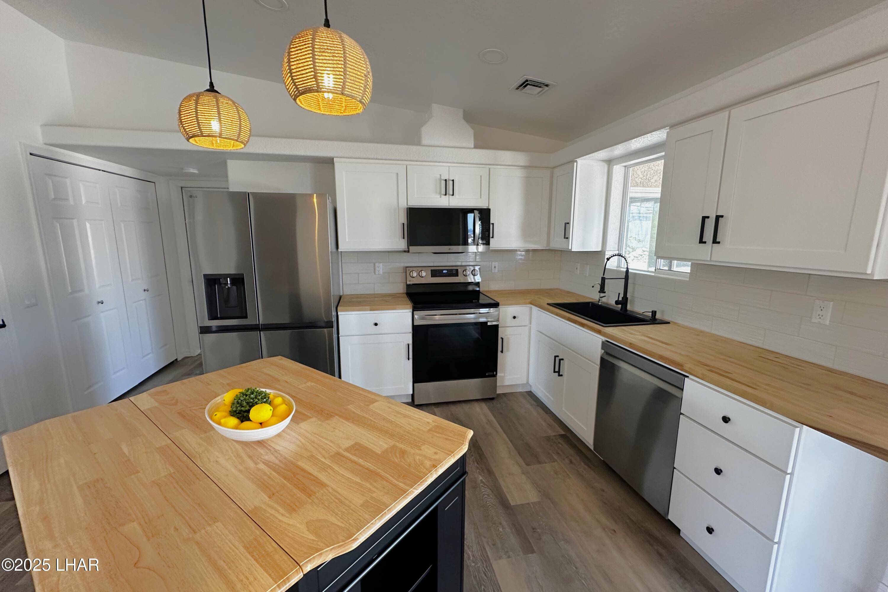 Lake Havasu City, AZ 86406,3665 Pelican Pl