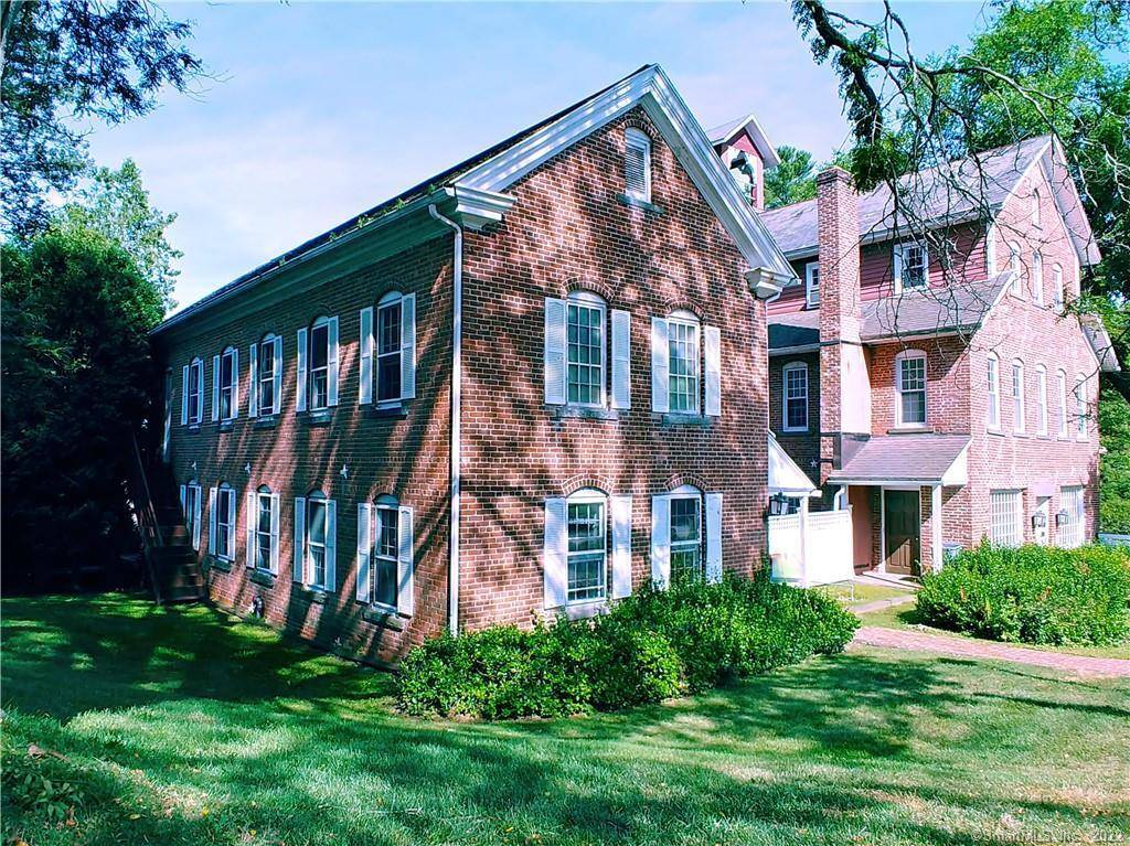 Salisbury, CT 06039,8 Holley Street