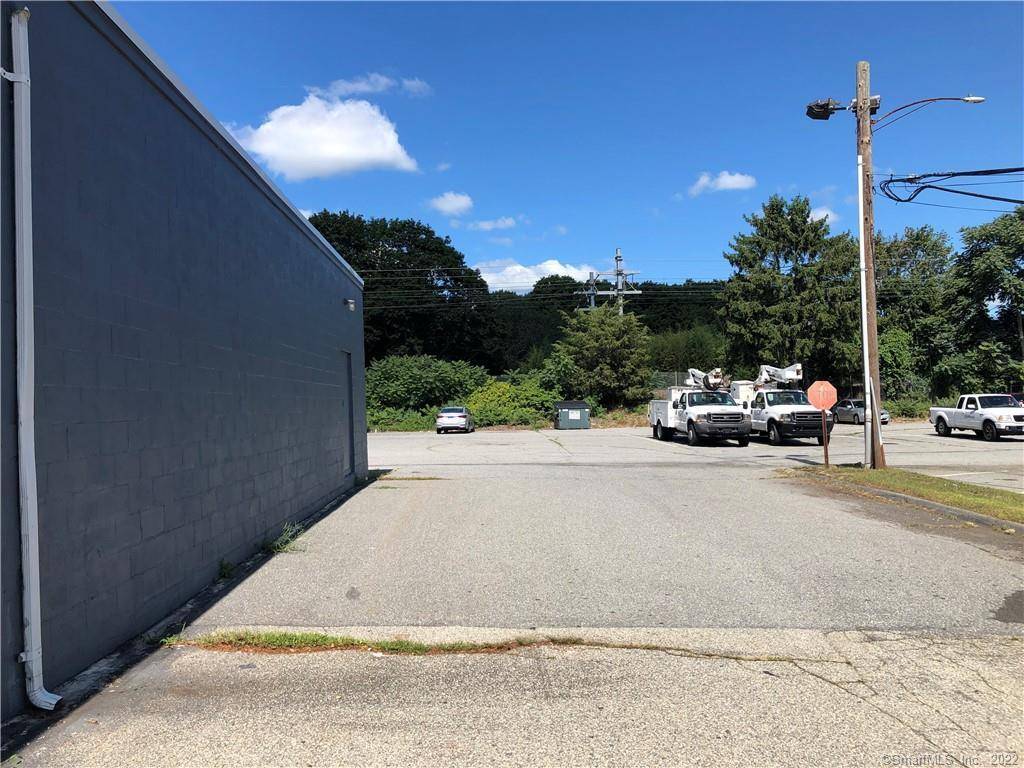 Clinton, CT 06413,15-19 East Main Street