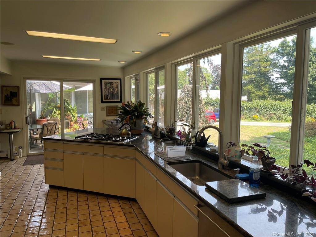 New London, CT 06320,994 Ocean Avenue