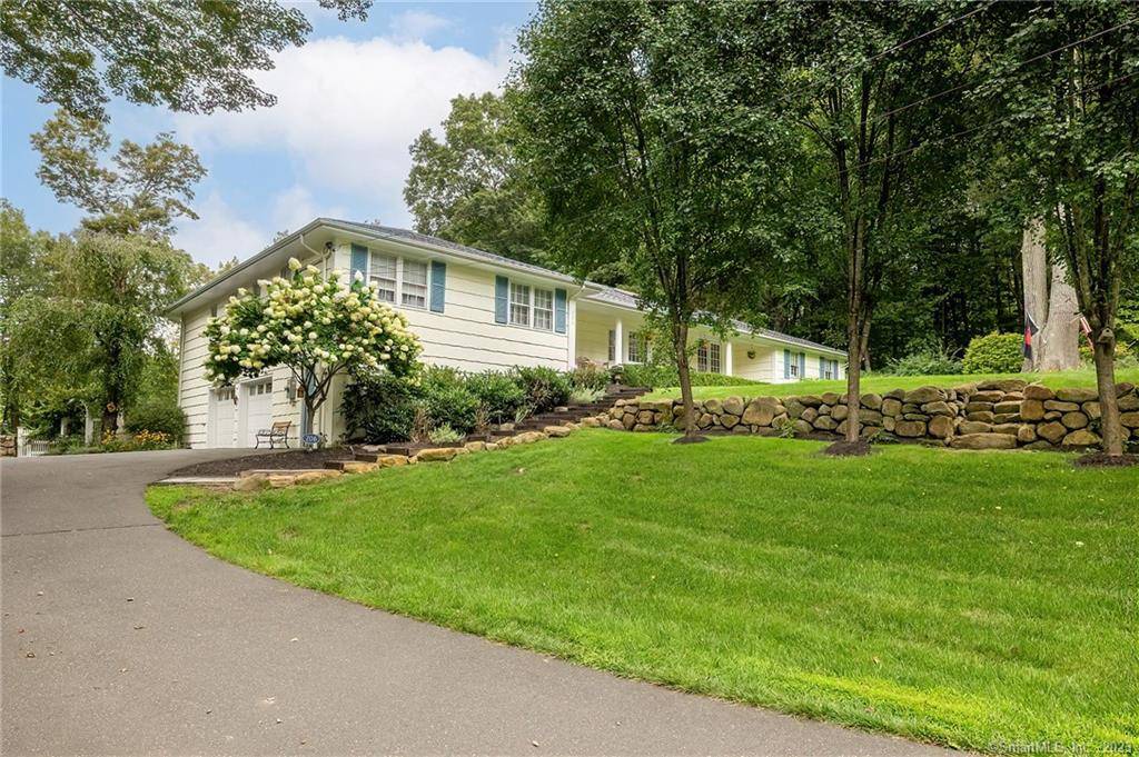 Ridgefield, CT 06877,206 Mimosa Circle