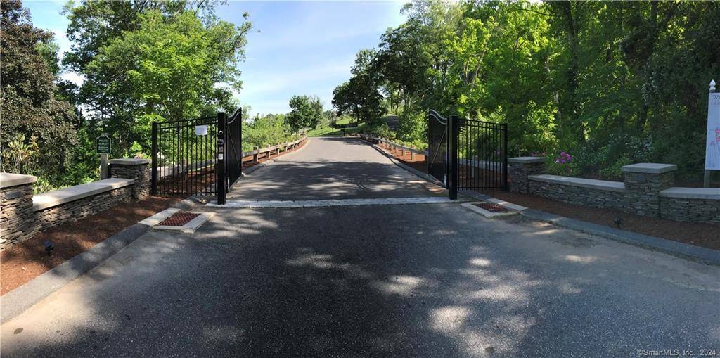 Southbury, CT 06488,187 Willow Creek Estates Drive