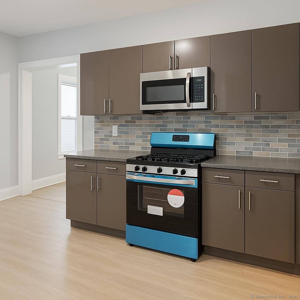 Bridgeport, CT 06608,105 Caroline Street #2