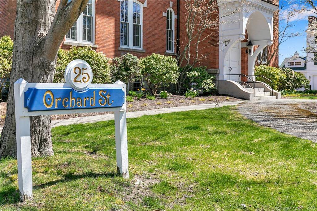 Stonington, CT 06378,25 Orchard Street #21