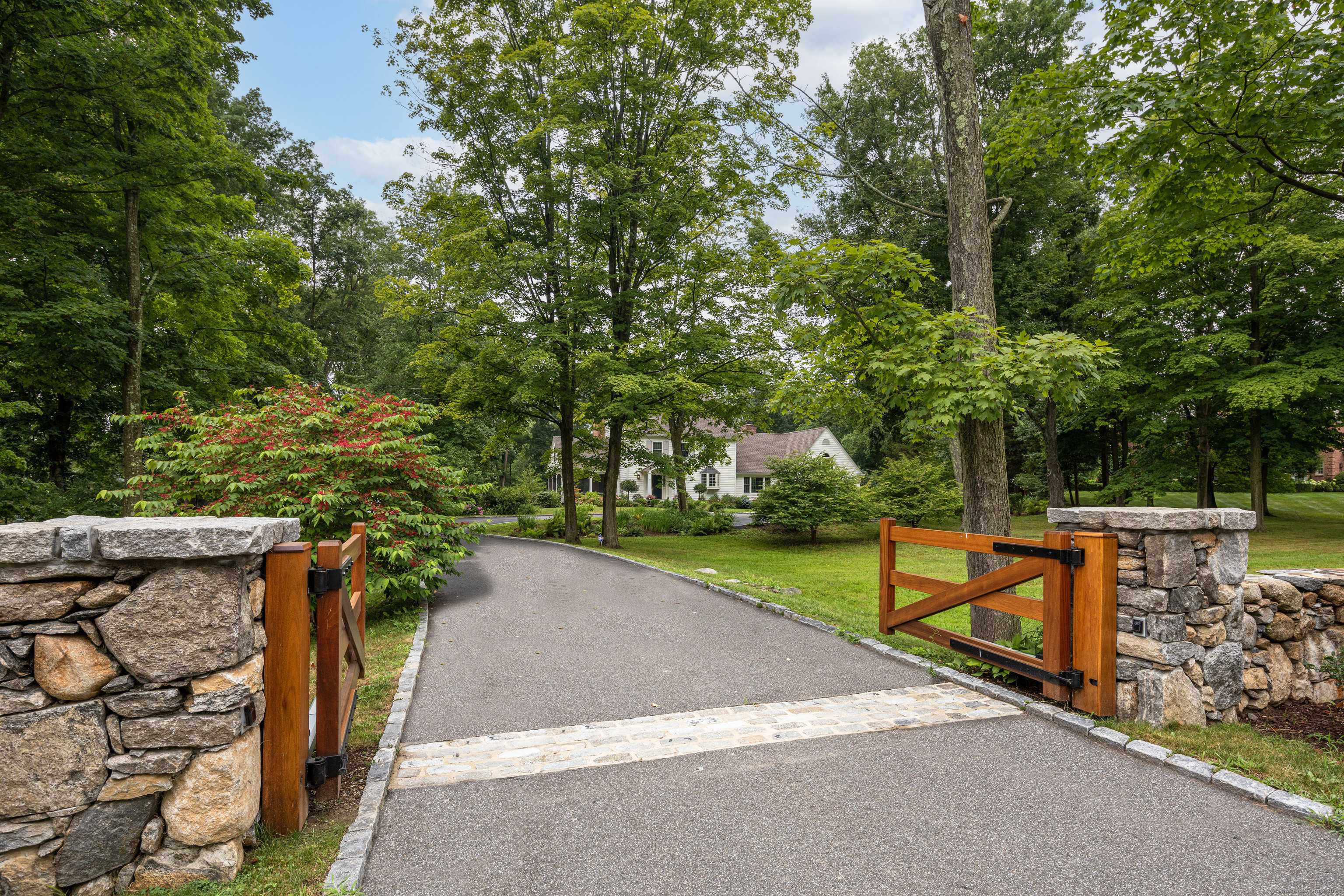 New Canaan, CT 06840,774 Oenoke Ridge