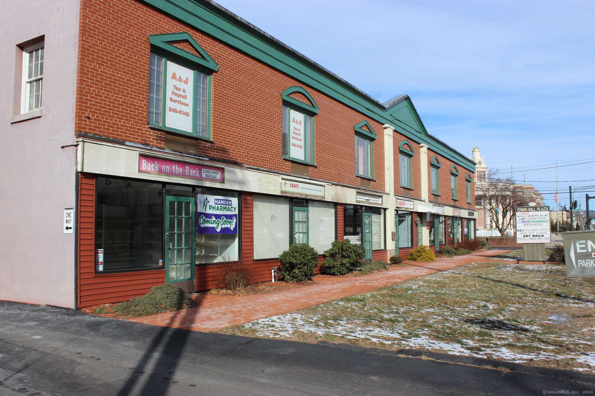 Hamden, CT 06518,2348 Whitney Avenue
