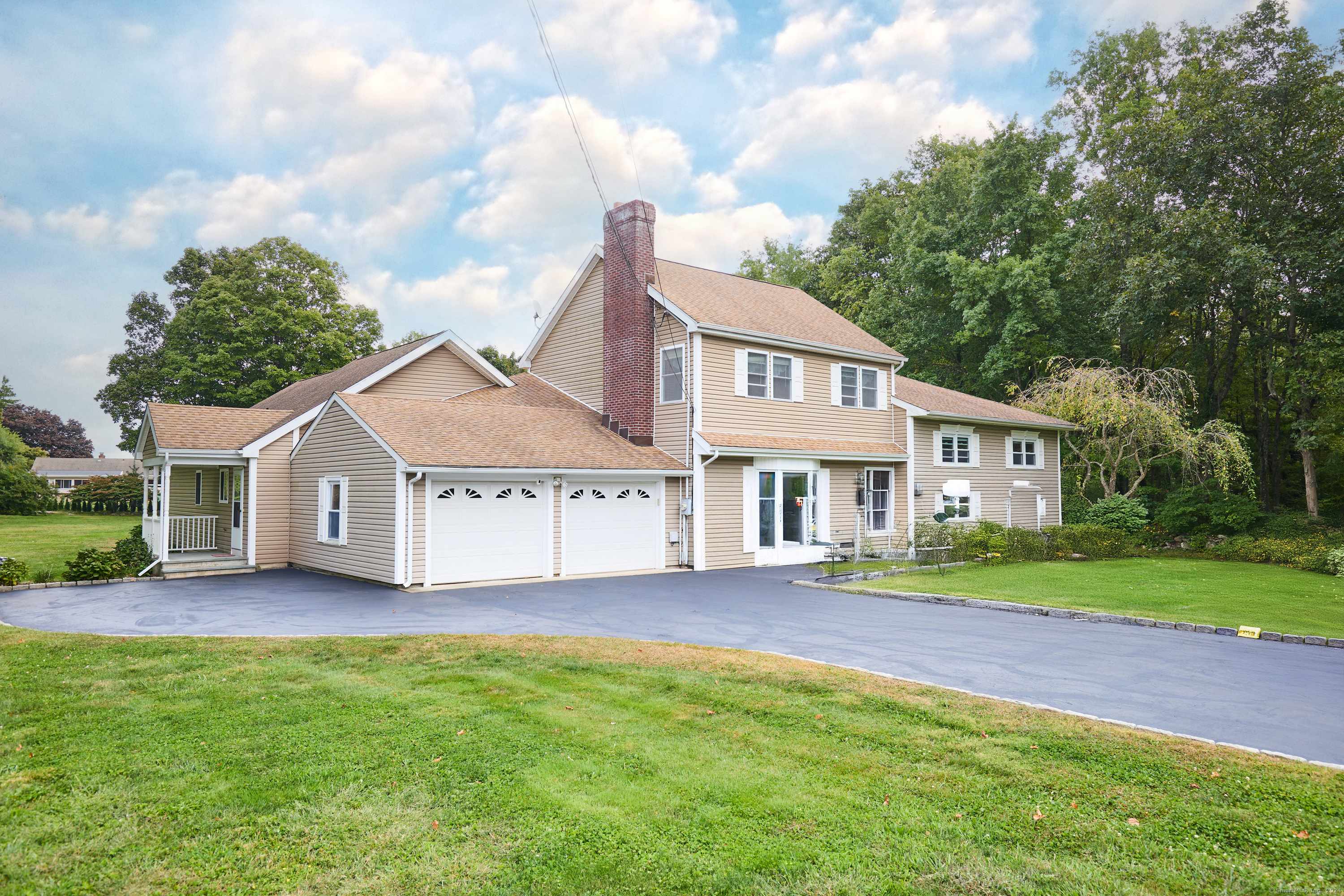 Trumbull, CT 06611,40 Lauderdale Drive