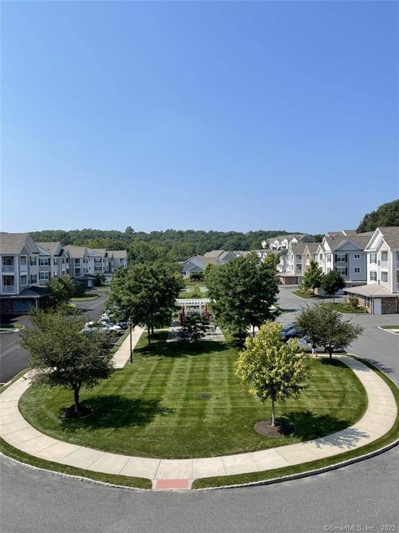 Newtown, CT 06470,834 Brookside Court #834