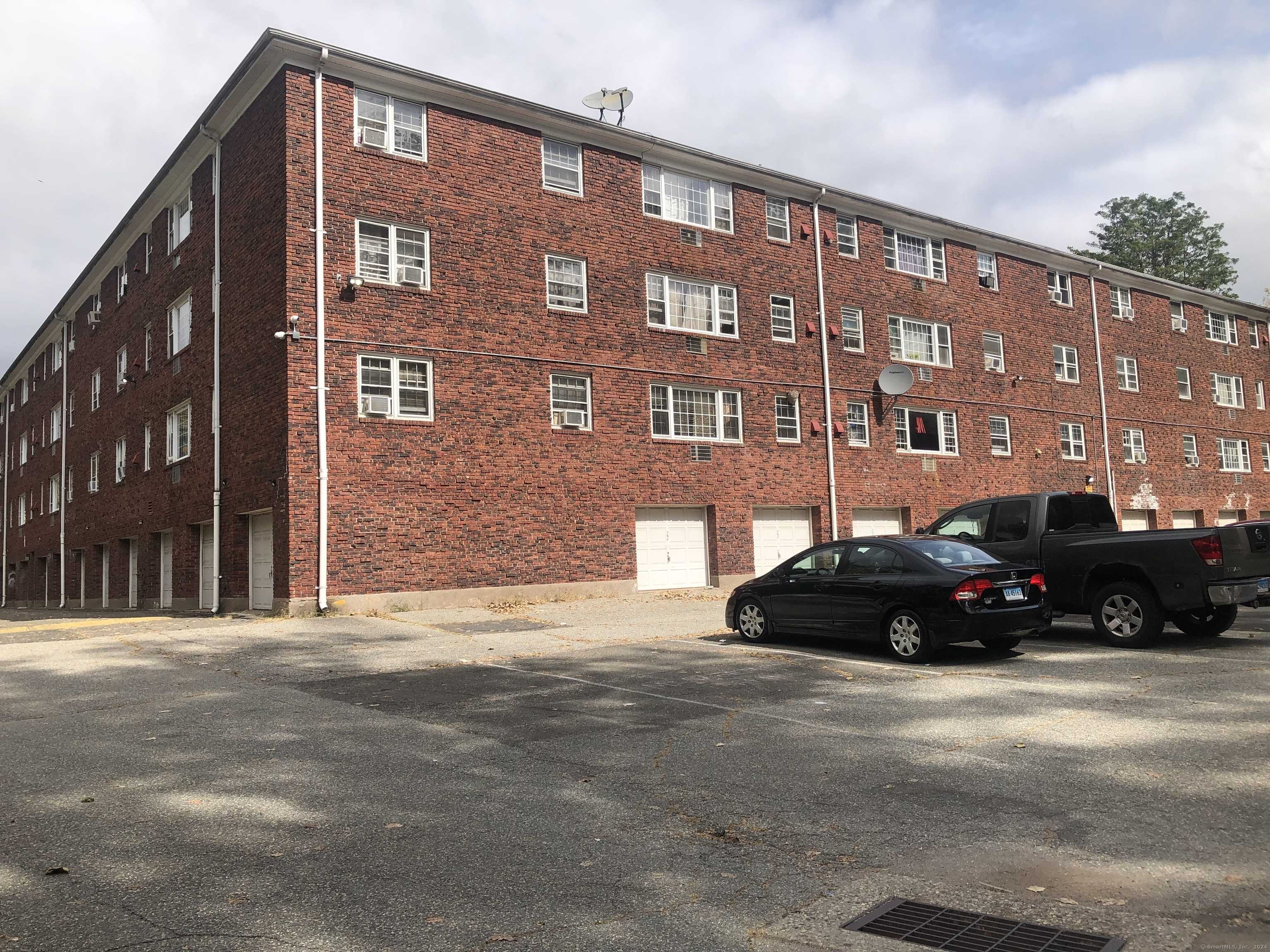 East Hartford, CT 06108,505 Burnside Avenue #APT C14