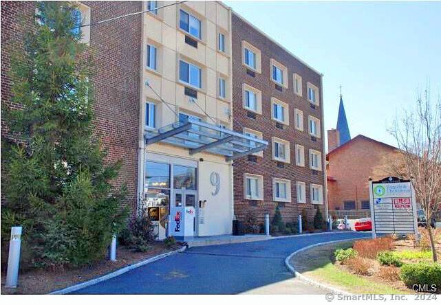 Norwalk, CT 06850,9 Mott Avenue #203