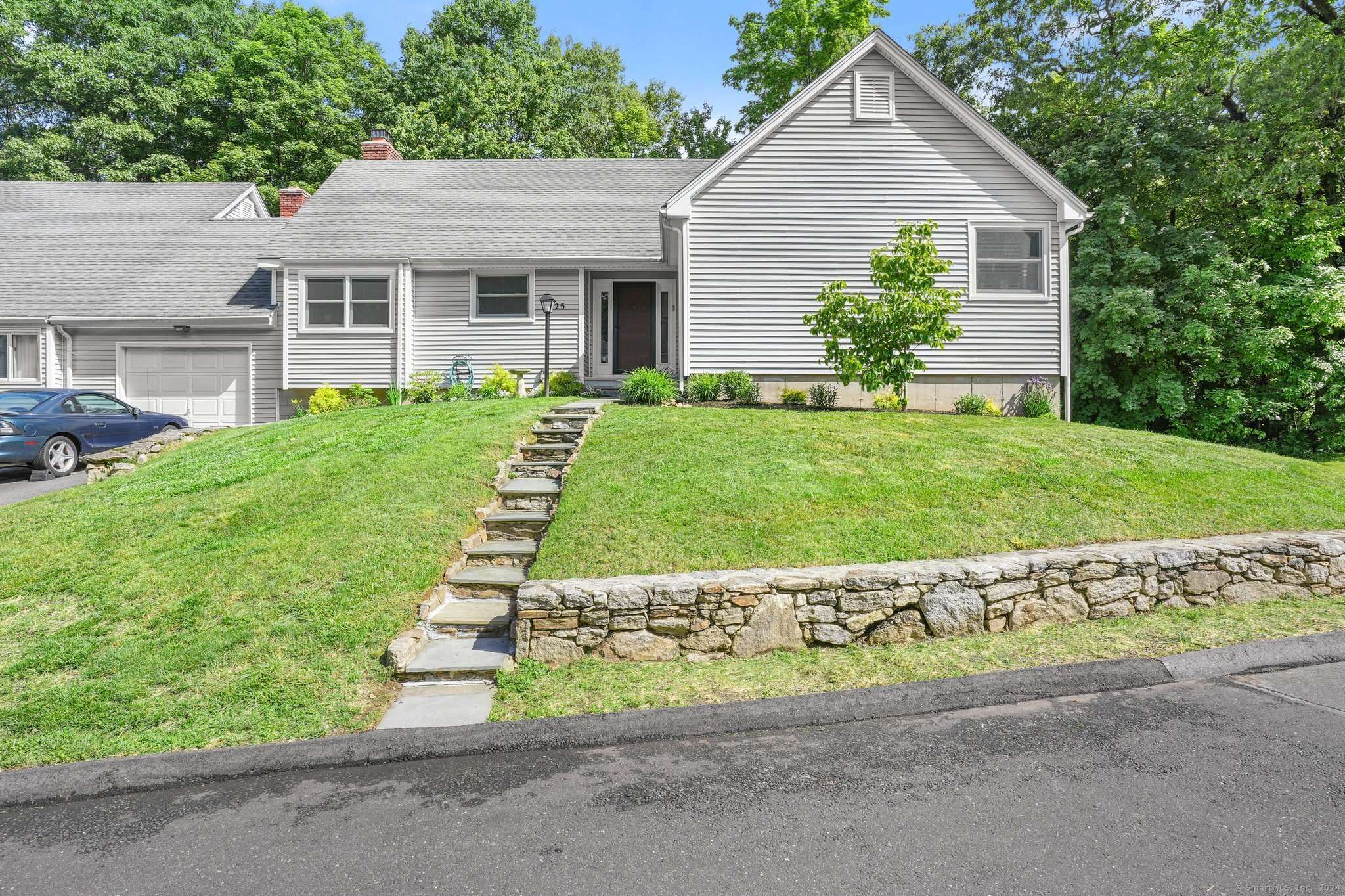 Shelton, CT 06484,125 Hunters Creek #125