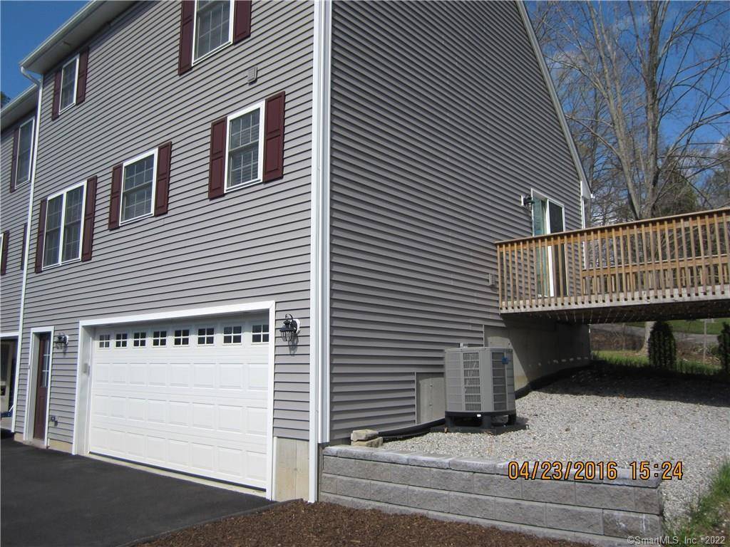 East Haddam, CT 06469,28 Moodus Leesville Road #28C