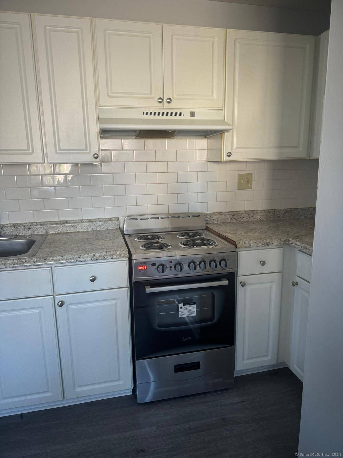 Bridgeport, CT 06604,1795 North Avenue #9