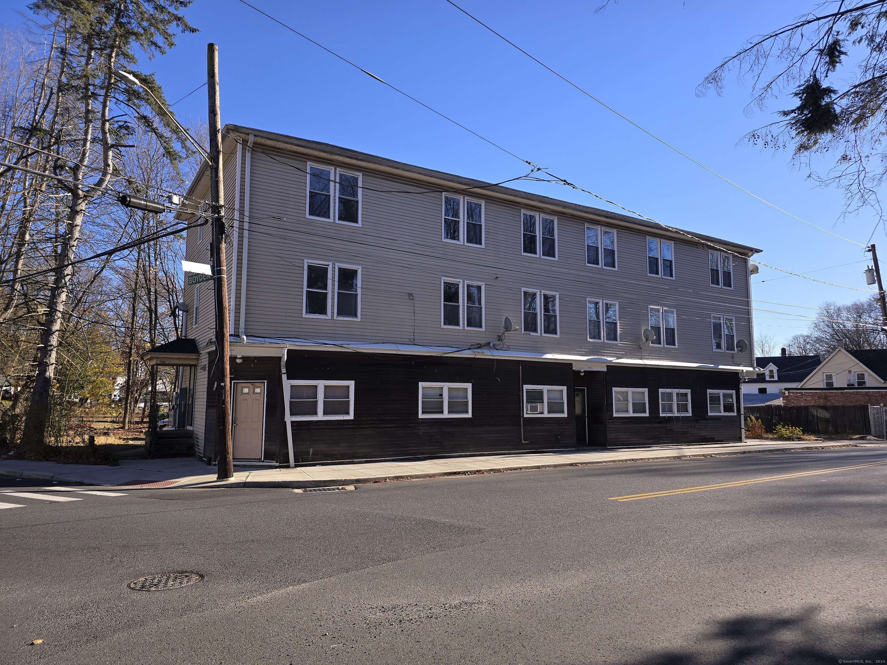 Waterbury, CT 06704,158 boyden Street #10