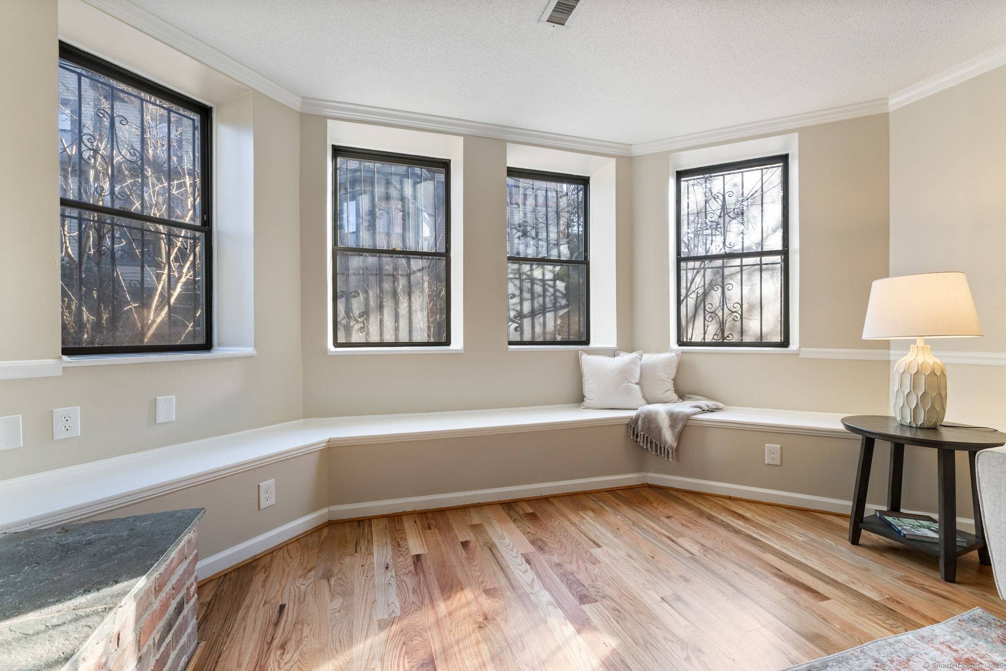 Hartford, CT 06106,14 Charter Oak Place #APT 1
