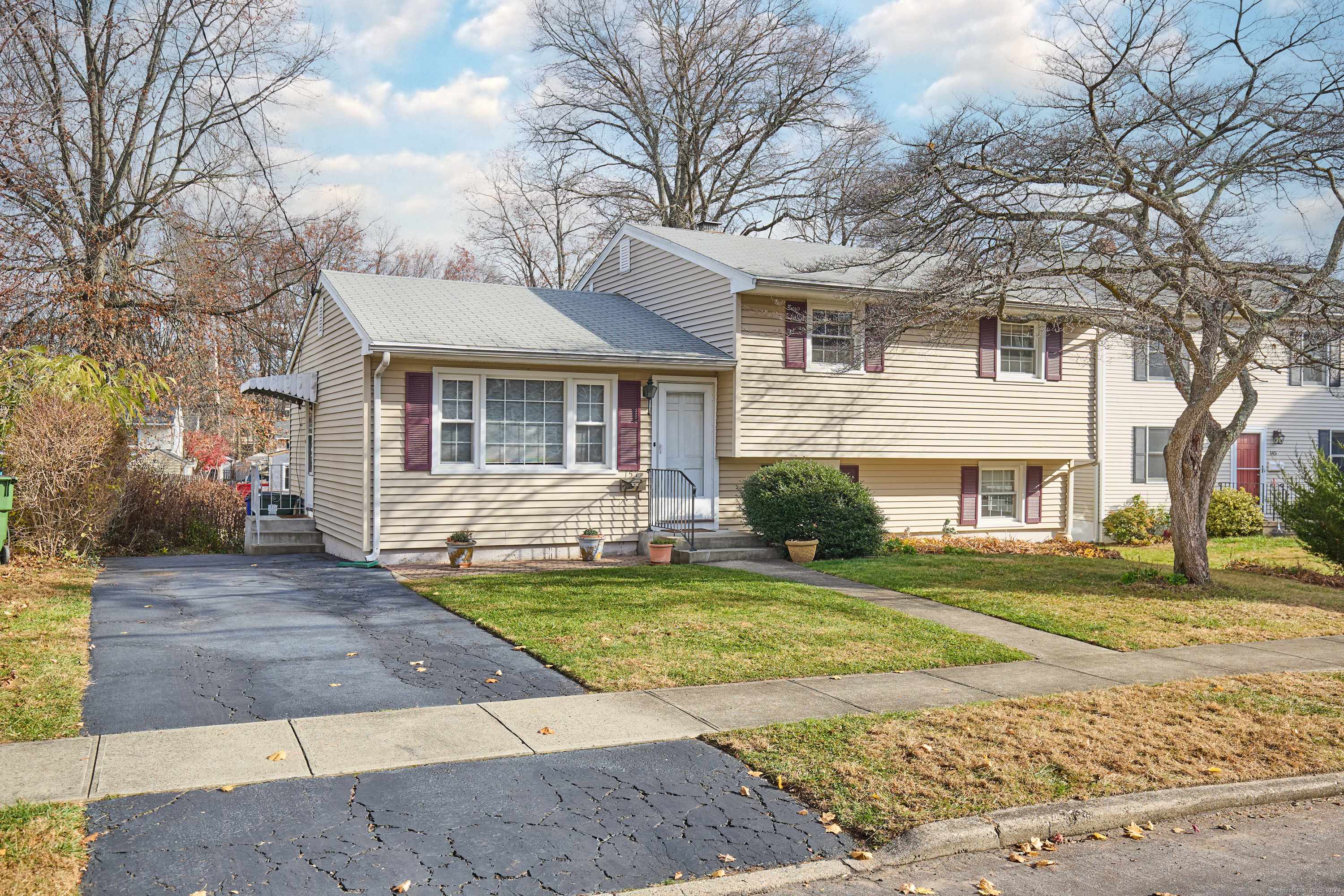 Fairfield, CT 06824,157 Oakwood Drive