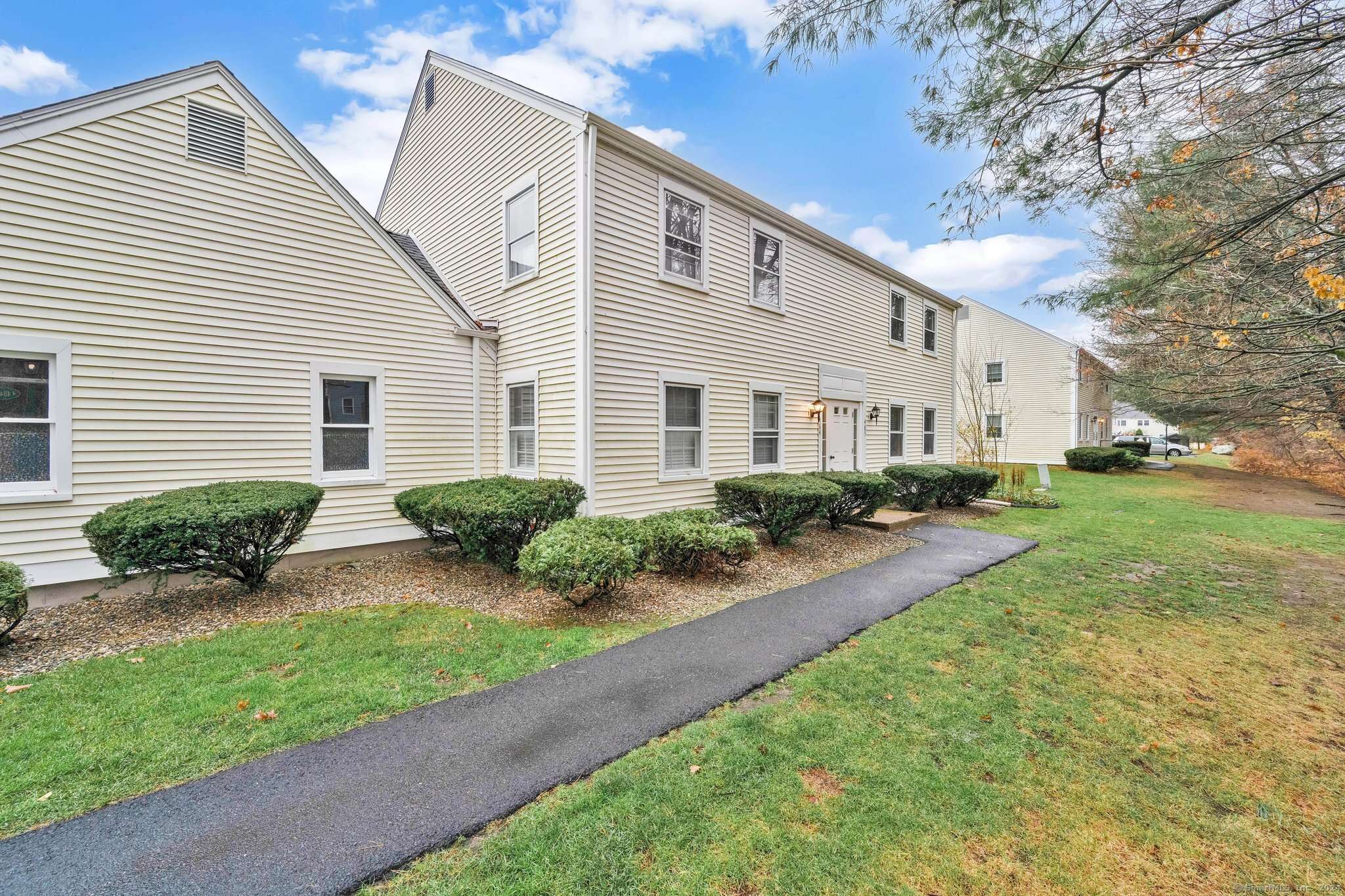 Canton, CT 06019,485 Dowd Avenue #485