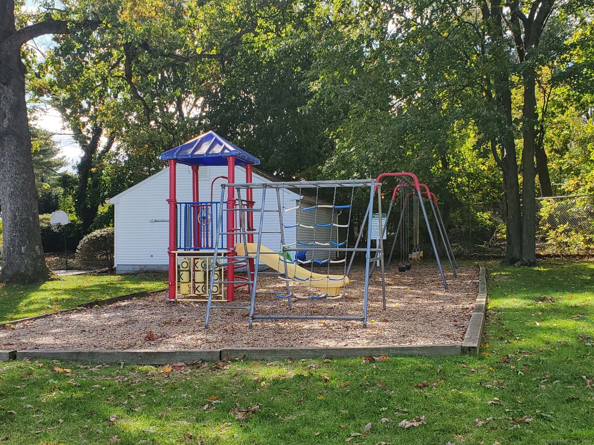 Stamford, CT 06902,421 Sylvan Knoll Road