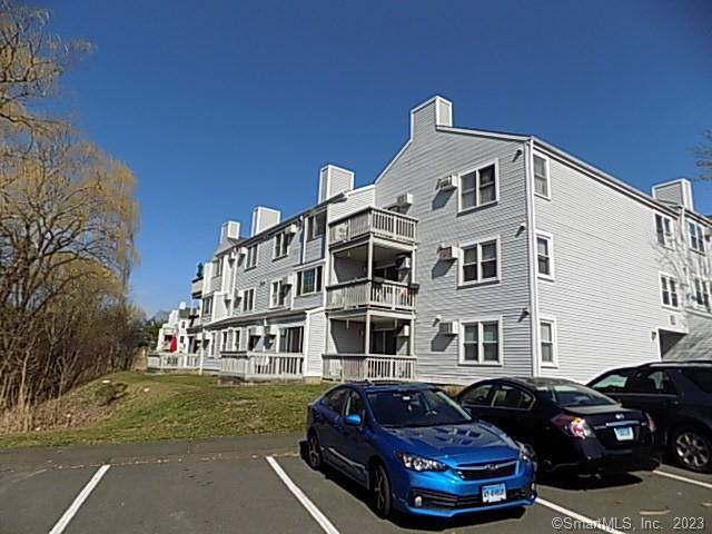 Danbury, CT 06811,55 Mill Plain Road #33-4