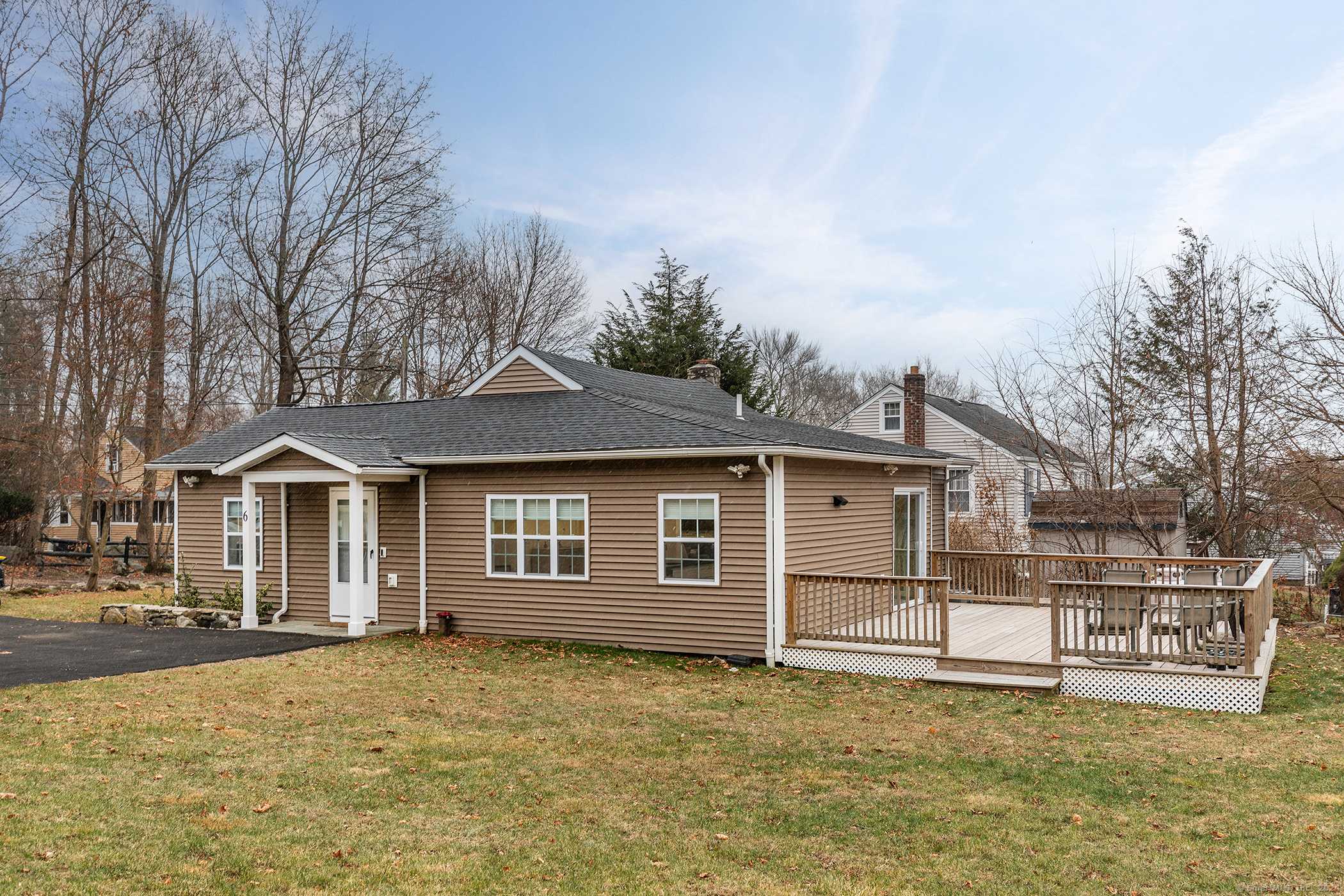 New Fairfield, CT 06812,6 Darien Road