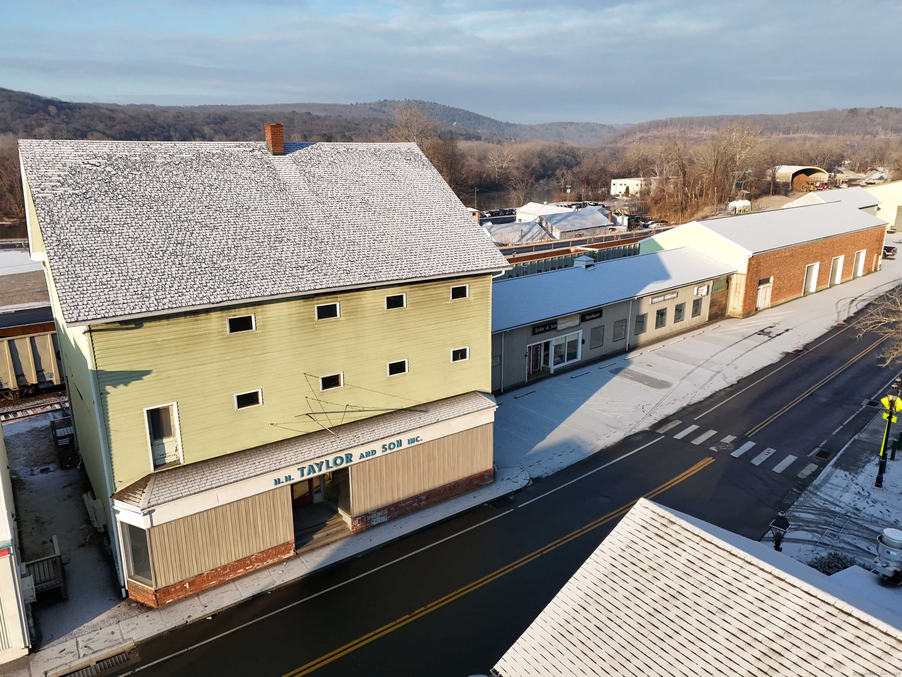 New Milford, CT 06776,85 Railroad Street
