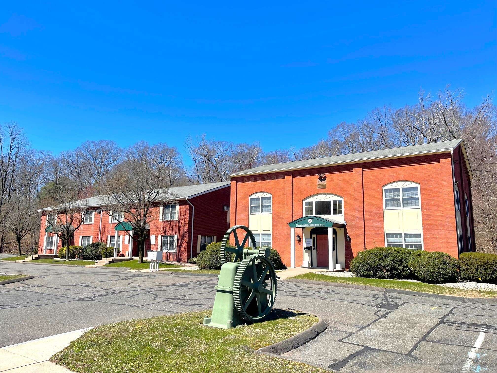 Manchester, CT 06042,543 North Main Street #6