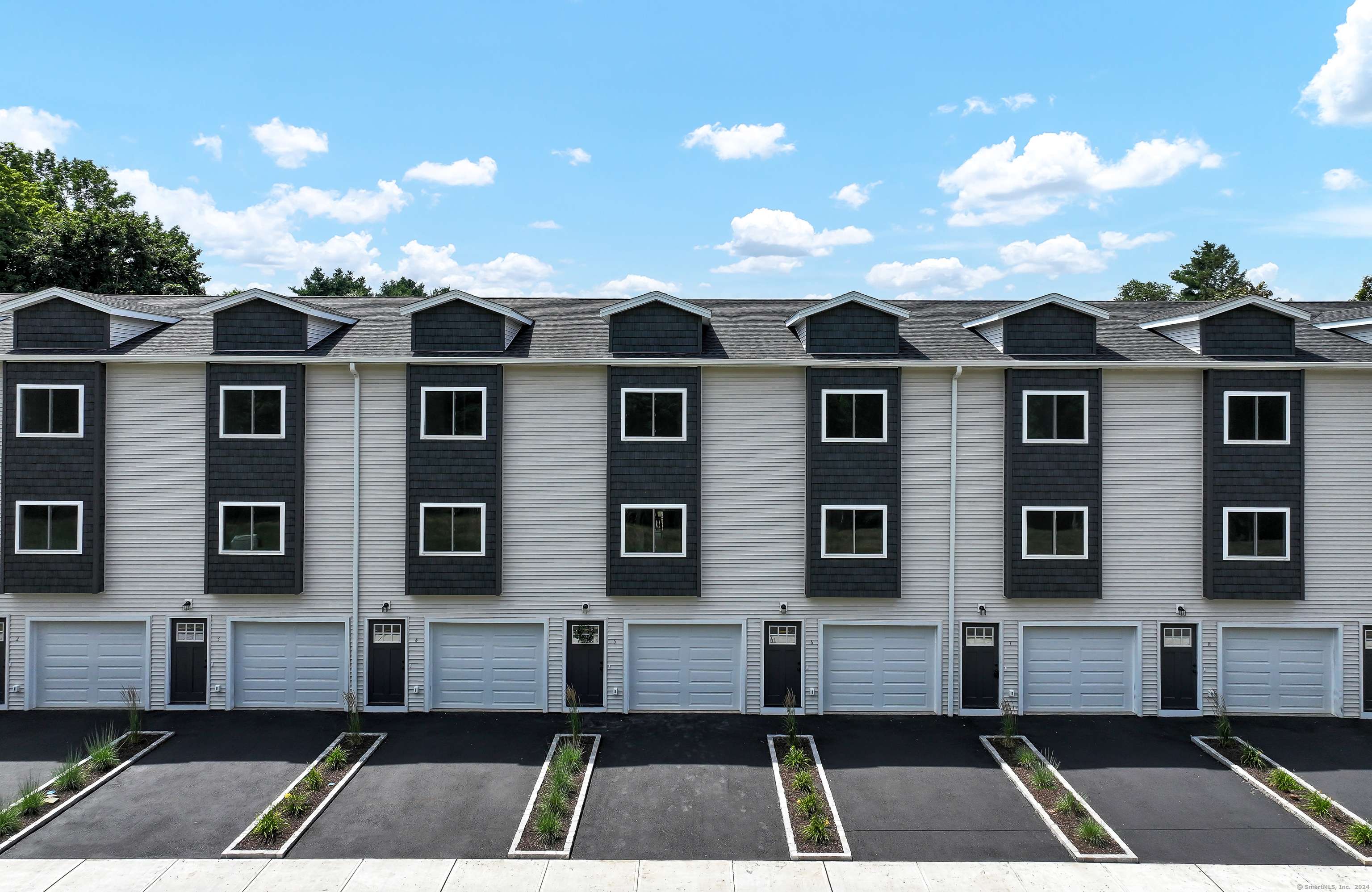 Meriden, CT 06451,33 Main Street #18