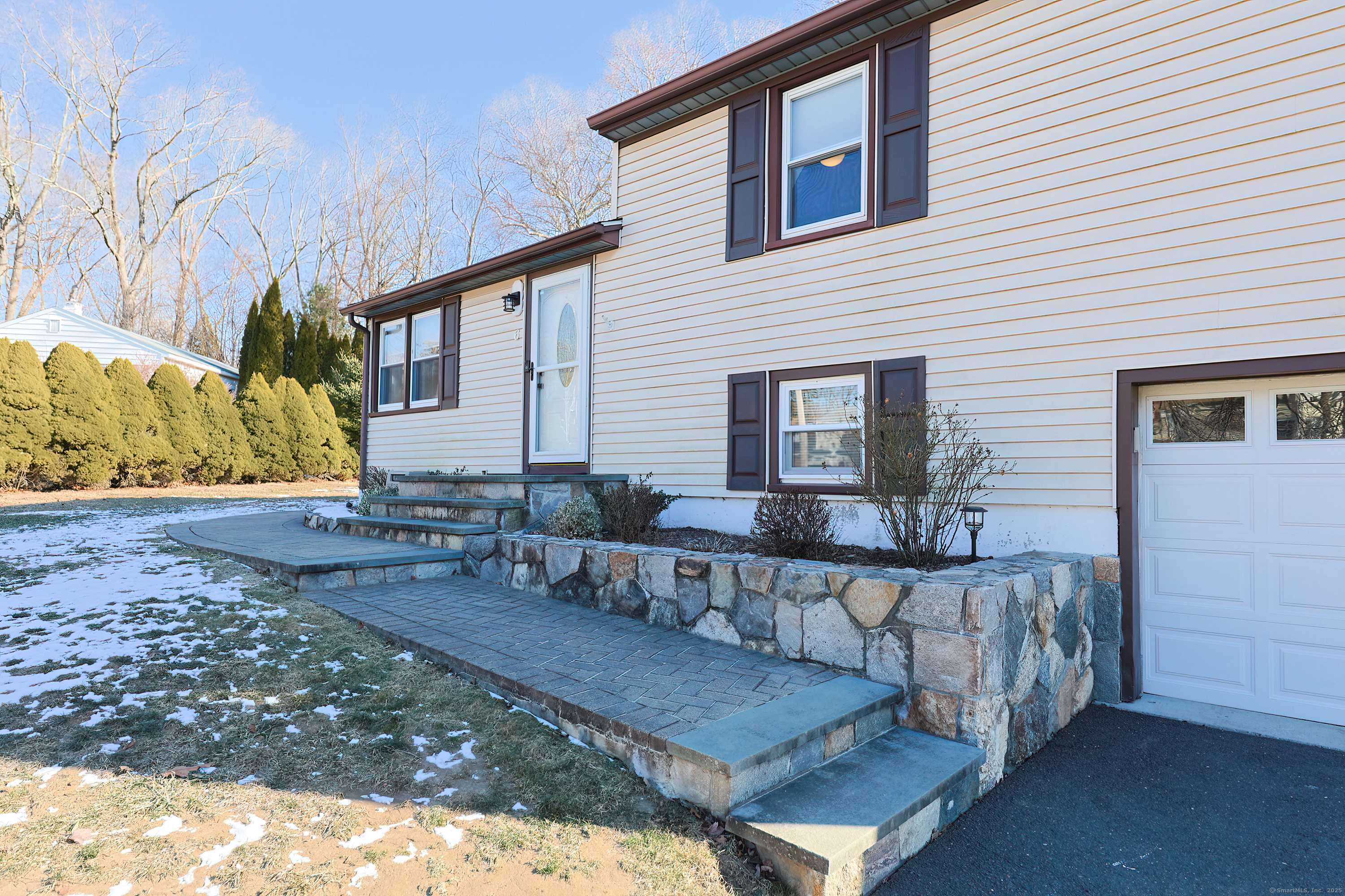 Ansonia, CT 06401,6 Woodbridge Manor Road