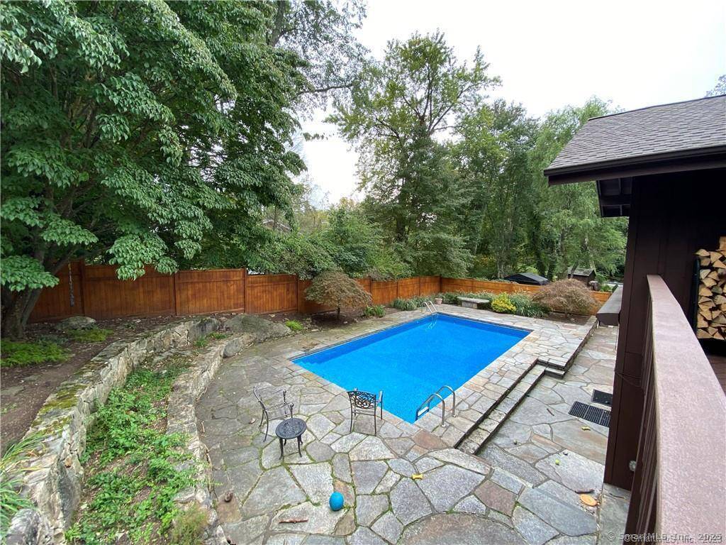 Stamford, CT 06903,14 Constance Lane