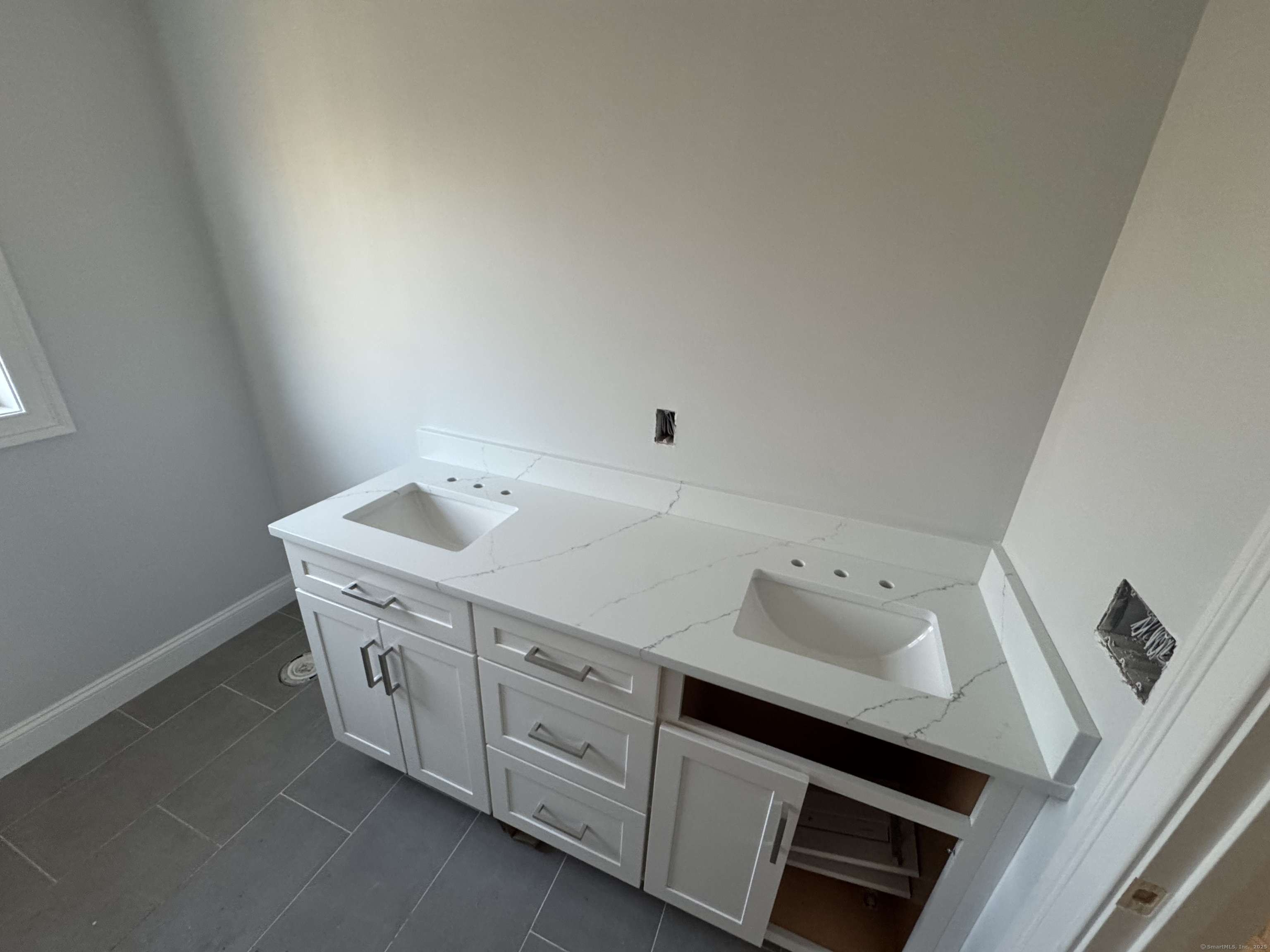 East Lyme, CT 06357,76 Roxbury Road