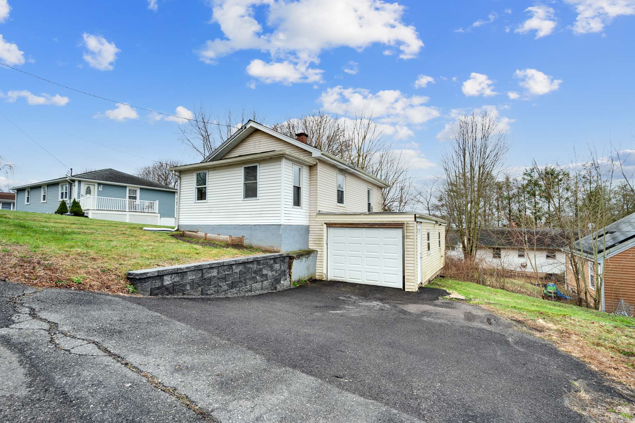 Meriden, CT 06450,13 Davis Street