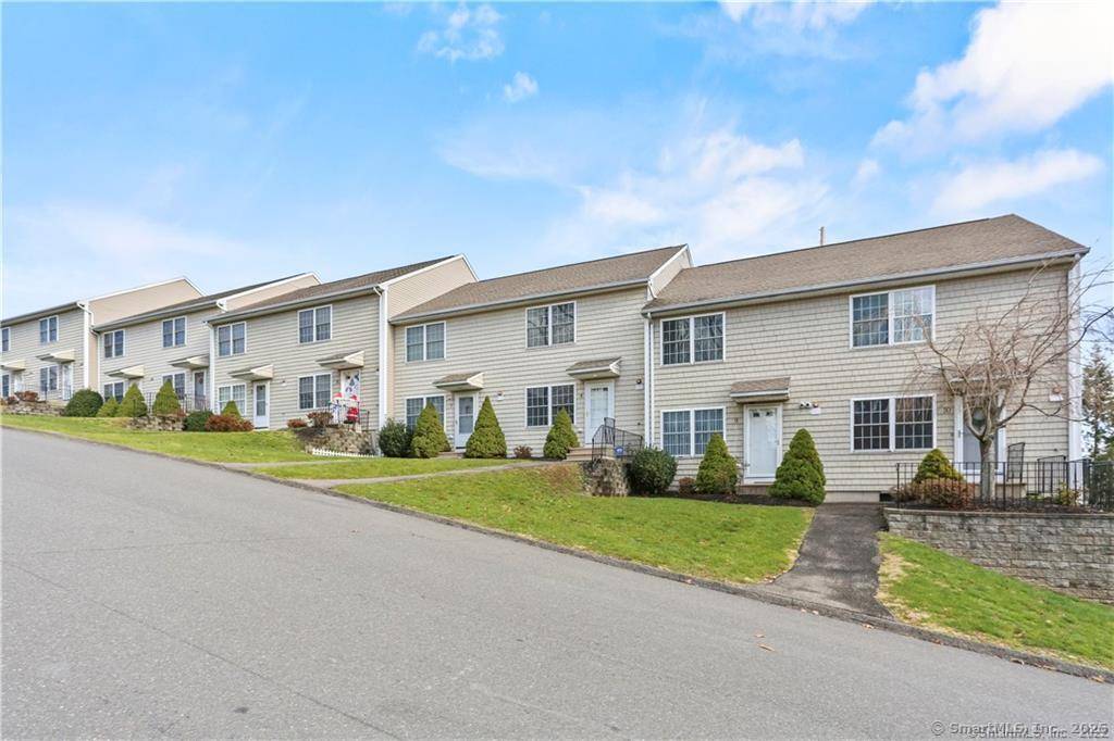 Waterbury, CT 06708,108 Mohican Avenue #APT 8