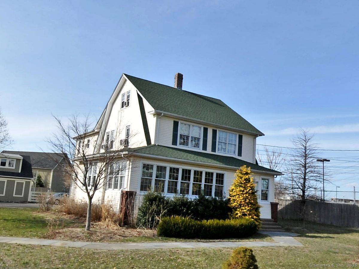 New Haven, CT 06513,724 Middletown Avenue