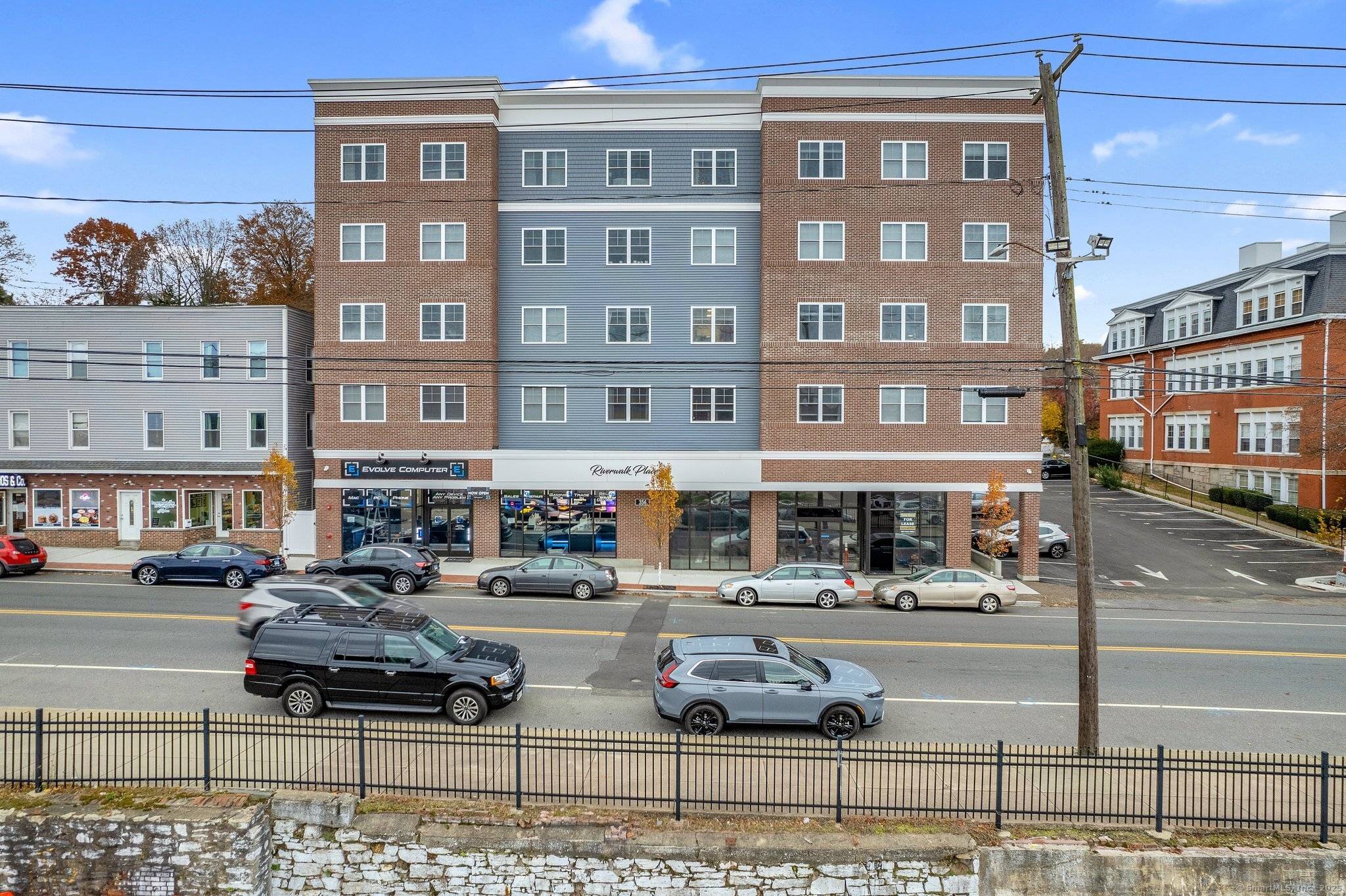 Shelton, CT 06484,356 Howe Avenue